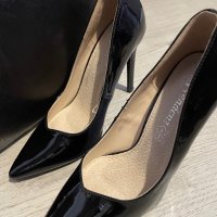 Черни лачени обувки , снимка 1 - Дамски обувки на ток - 40623211
