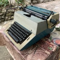 Стара пишешта машина, снимка 2 - Други ценни предмети - 37691984