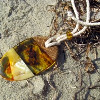 Приказна висулка от естествен балтийски кехлибар / Fabulous Pendant made of Natural Baltic Amber, снимка 8 - Колиета, медальони, синджири - 33332781