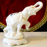 Порцеланова солница,фигура Слон,злато. , снимка 1 - Аксесоари за кухня - 37120888