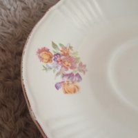 Малка порцеланова чиния с декорация цветя - Български стар порцелан, снимка 2 - Чинии - 43750907