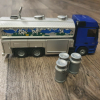 Метална количка SIKU 1/50 Mercedes-Benz Actros Цистерна за мляко, снимка 1 - Колекции - 36408331