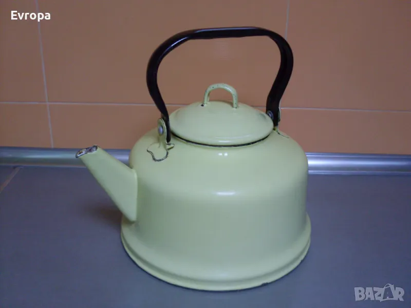 Стар класически емайлиран чайник- 3литра., снимка 1
