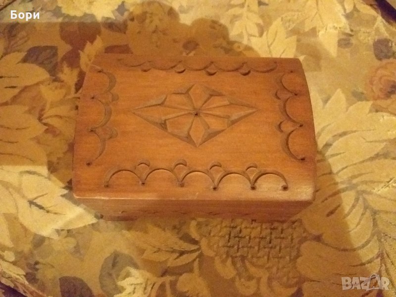 Дървена кутия резбована, снимка 1