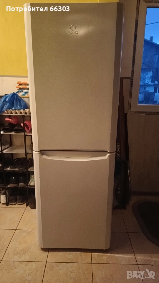 Хладилник с фризер Индезит, снимка 1