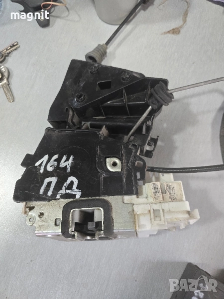 1647230614 Предна дясна брава за Mercedes ML/GL W164 X164, снимка 1