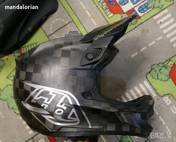 каска D4 CARBON HELMET W/MIPS STEALTH BLACK / SILVER size L Troy lee designs TLD, снимка 1