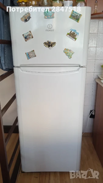 Продавам хладилник с фризер INDESIT, снимка 1