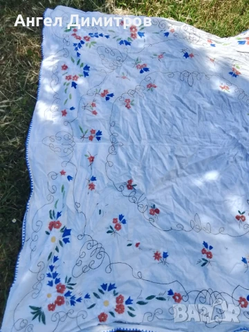 Бродерия покривка , снимка 4 - Антикварни и старинни предмети - 50811363