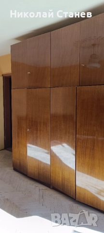 Продавам малка лакирана секция и четирикрилен гардероб, снимка 5 - Секции и витрини - 50431424