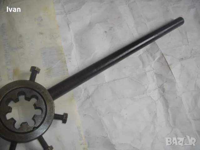 1 1/4" Цол Ръчна Резбонарезна ПЛАШКА за резби тръби с държач НОВА Немска Метрична Цолова 90см/3,2кг, снимка 8 - Други инструменти - 47318683