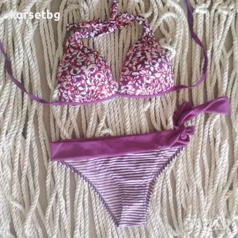 Лилаво-бял дамски бански в две части с твърди чашки и връзка отстрани - 5892, снимка 1