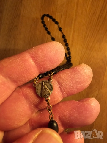   Стара молитвена броеница с дървен кръст разпятие и черни звена  богородица и Исус Христос за да те, снимка 3 - Антикварни и старинни предмети - 51840901