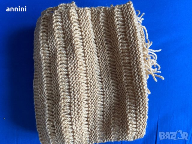вълнен шал цвят бежов  плетен на една кука дълж 1.37 см, снимка 3 - Шалове - 44124833