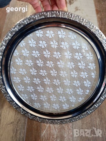 Стъклен поднос с метален обков  14/4