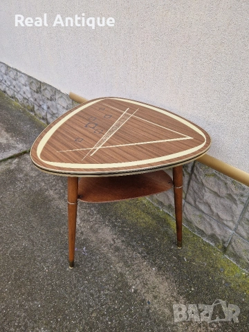 Рядка антикварна немска дизайнерска масичка 