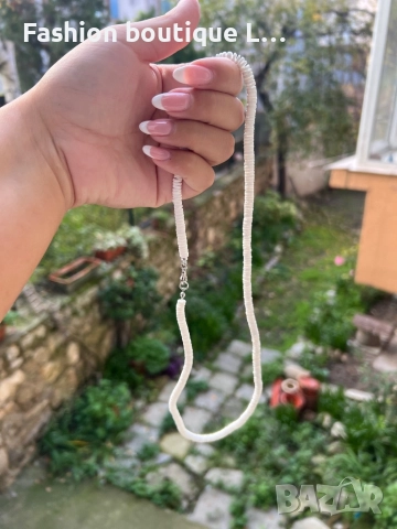 Бял гердан от мидички може да се ползва и като гривна за крака или ръката 🤍