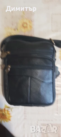 Продавам мъжка черна чанта от естествена кожа с пет отделения с цип , снимка 2 - Чанти - 50683710
