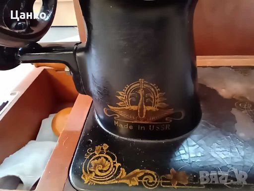 стара шевна машина в дървена кутия , снимка 2 - Шевни машини - 28535313