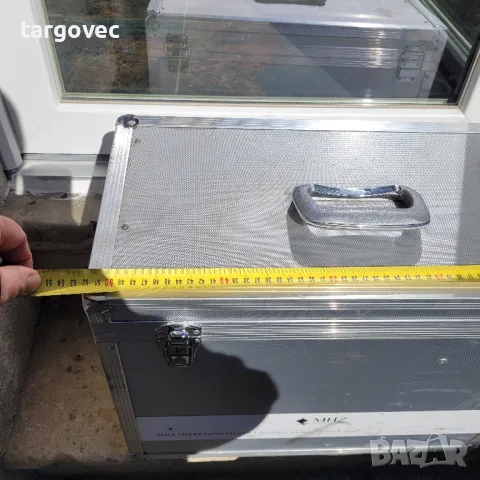 масивен немски алуминиев куфар с мостри за дограма, снимка 2 - Други инструменти - 49219804