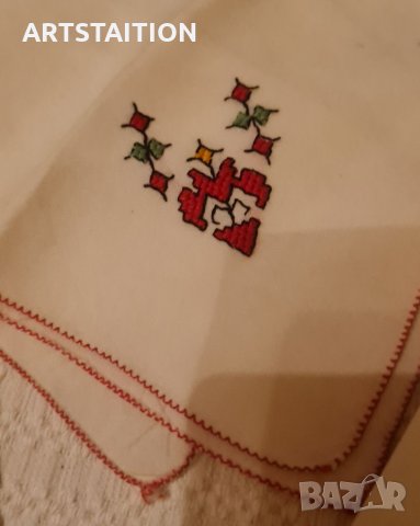 Ръчно бродирани кърпички, чехли, пантофки и каре, снимка 5 - Антикварни и старинни предмети - 35550708
