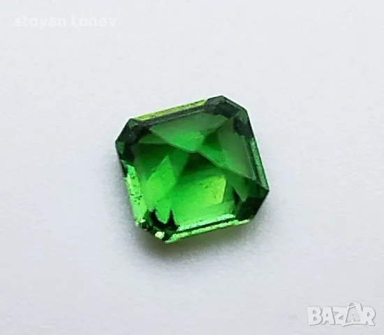 Изключителен неоново зелен Цаворит с рядка форма 0.89кт.! Нов!, снимка 9 - Други - 50324429