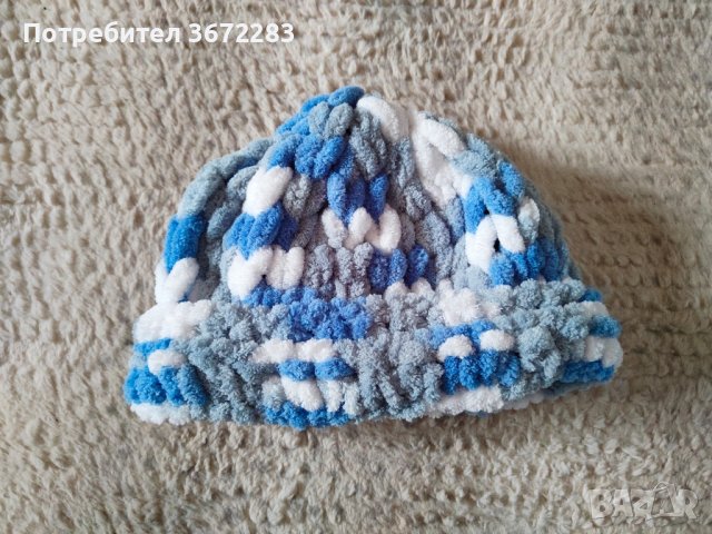 Ръчно плетена шапка от мека прежда с две лица, снимка 2 - Шапки - 44030716