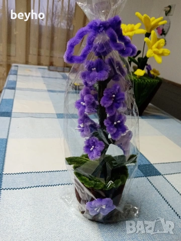 ръчно изработени  цветя от кадифени конци , снимка 13 - Изкуствени цветя - 53430776