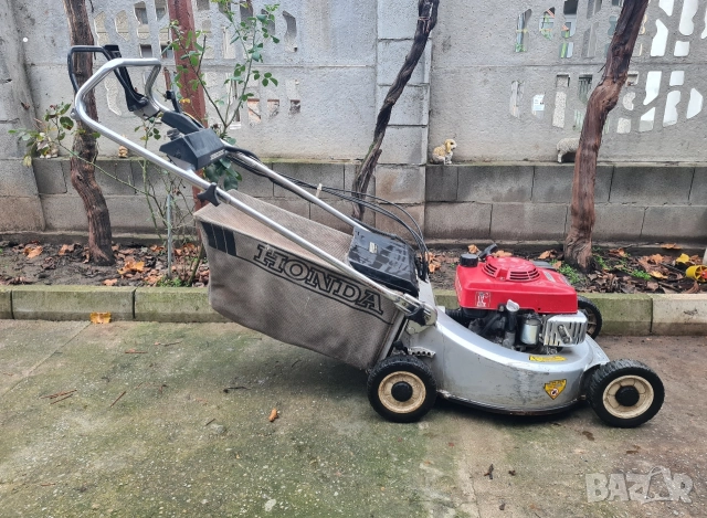 Бензинова самоходна косачка HONDA HR214 със стартер , снимка 2 - Градинска техника - 52681416