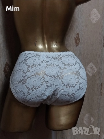 Triumph 40 Бяла дантелена бикина , снимка 2 - Бельо - 51548296