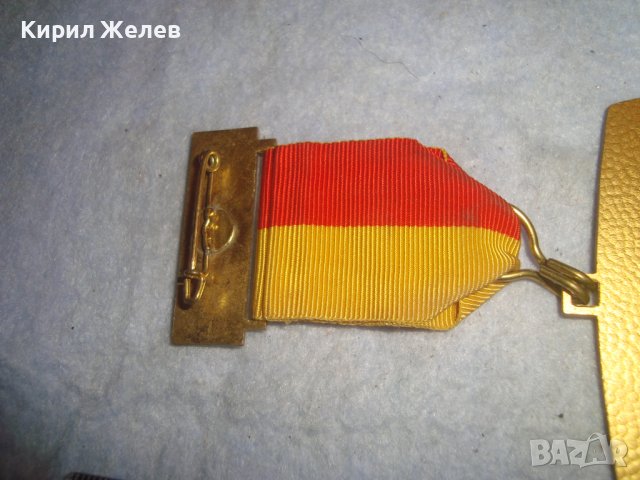 1979г. - ХАНАУ 1632г. ПОЗЛАТЕН БРОНЗОВ ПАМЕТЕН НЕМСКИ МЕДАЛ ИСТОРИЧЕСКИ с ЛЕНТА и НОСАЧ 30652, снимка 8 - Антикварни и старинни предмети - 38026215