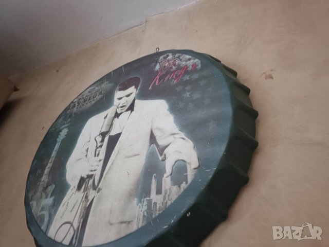 The KING Elvis Presley- автентична табела(тип бирена капачка), снимка 2 - Китари - 39810425