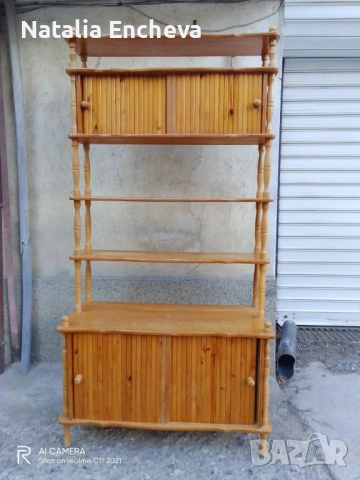 Продавам 2 етажерки от чам