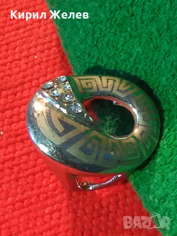 ЕФЕКТЕН ФЕШЪН АРТ МЕДЕН ПРЪСТЕН с БЯЛА ПОЗЛАТА ЦИРКОНИ и ВЕРСАЧЕ ОРНАМЕНТИКА 18203, снимка 17 - Пръстени - 47163416