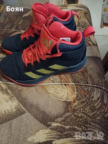 Обувки за баскетбол Adidas , снимка 2 - Детски маратонки - 49765570