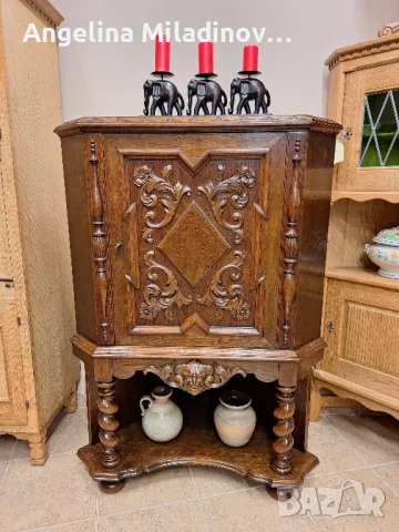 Винтидж ъглов шкаф с богата дърворезба , снимка 1