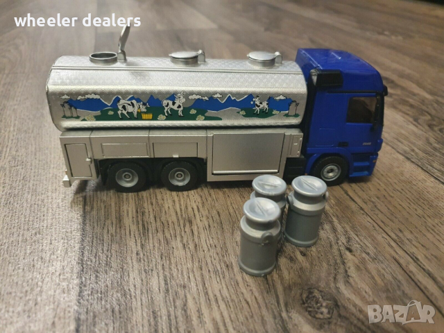 Метална количка SIKU 1/50 Mercedes-Benz Actros Цистерна за мляко, снимка 1 - Колекции - 36408331