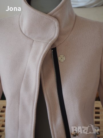 Елегантно палто на марката Bershka, снимка 5 - Палта, манта - 26069152