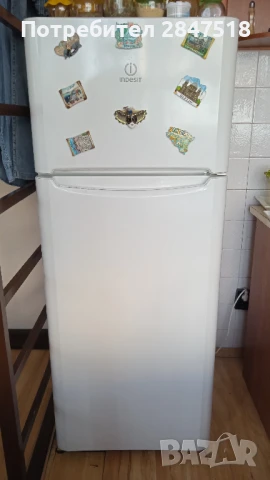 Продавам хладилник с фризер INDESIT