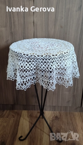 Покривка за маса,подходяща за празнична украса