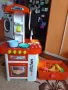 Продавам детска пластмасова кухня със звук, светлина и аксесоари, снимка 1
