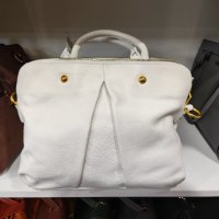 Дамска чанта от естествена телешка кожа в бял цвят /Е76, снимка 1 - Чанти - 43727471