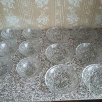 Комплект стъклени купички и чинии, снимка 2 - Сервизи - 37688837