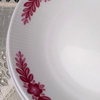 Seltmann Weiden porcelain!
Прекрасен комплект без забележки,с наситени розови цветя!, снимка 7 - Чинии - 43257647