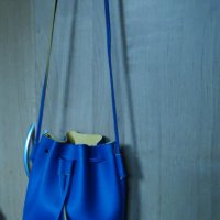 Нова чанта синя с жълта вътрешност , снимка 3 - Чанти - 37075384
