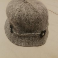 Зимна дамска шапка, снимка 1 - Шапки - 43232733