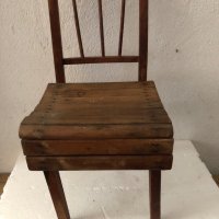 Малки дървени столчета, снимка 4 - Антикварни и старинни предмети - 43951068