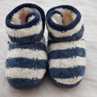 Топли бебешки буйки 6-12 месеца , снимка 1 - Бебешки обувки - 38128419