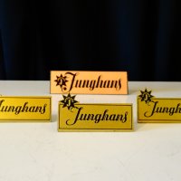 Junghans швейцарска табелка с лого. , снимка 1 - Антикварни и старинни предмети - 28421026