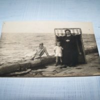 Стара снимка-картичка край морето от 1926г., снимка 4 - Други ценни предмети - 33038938